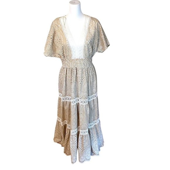ELIE TAHARI COUTURE / NWT Runway Collection Eyelet Dress in Pale Clay Size 10 - Picture 1 of 6
